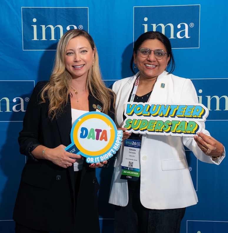 IMA members celebrating at the annual conference